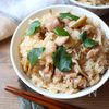 【鶏の旨みたっぷり!】鶏肉と舞茸の炊き込みご飯