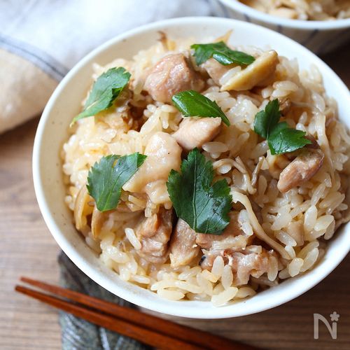 【鶏の旨みたっぷり!】鶏肉と舞茸の炊き込みご飯