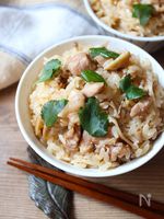 【鶏の旨みたっぷり!】鶏肉と舞茸の炊き込みご飯