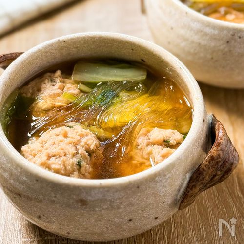 ごちそう満腹スープ♩【鶏団子と白菜のぴり旨春雨スープ】