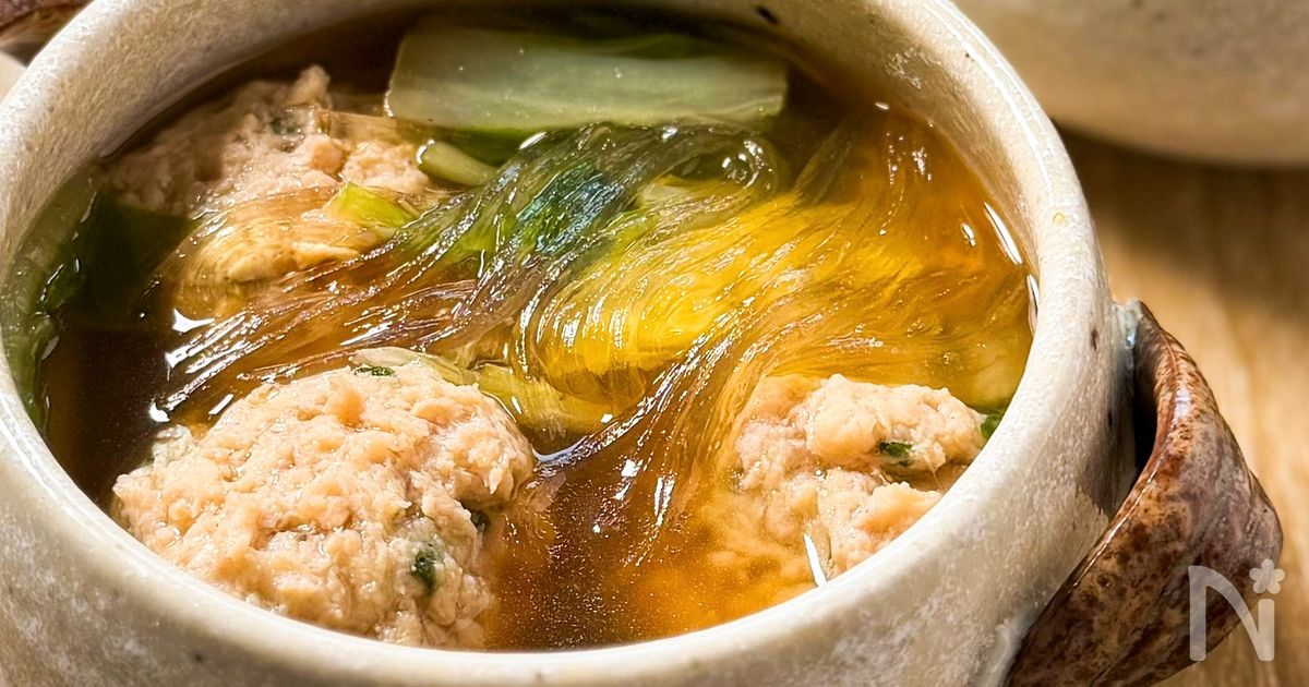ごちそう満腹スープ♩【鶏団子と白菜のぴり旨春雨スープ】