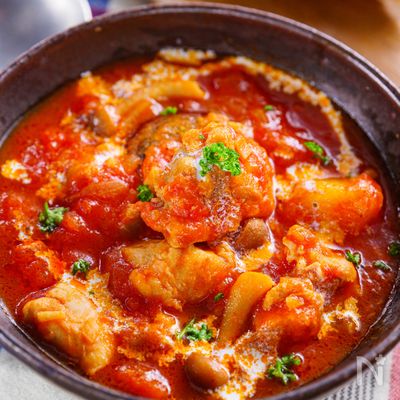 【酸っぱ過ぎない！】子供も喜ぶ鶏肉とじゃがいものトマト煮込み