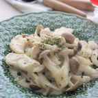 お肉がジューシー！鶏ささみ肉とブナシメジのクリーム煮