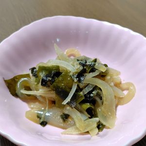 めぇの作ってみた!投稿(5分で完成！【わかめと玉ねぎのさっぱり酢醤油マリネ】)