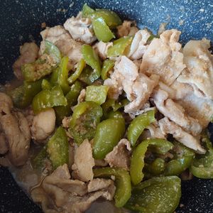 Yukkの作ってみた!投稿(こってり胡麻だく☆豚バラピーマン)