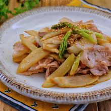 丸ごと食べます！＊うどと豚バラのマヨぽん炒め＊