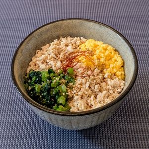 𝔂𝓾𝓶𝓲🍓の作ってみた!投稿(お味噌が新鮮♪【3色味噌そぼろ丼】)