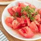 トマトをよりおいしく♪トマトと大葉のごま和え