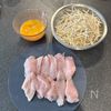 ワンパンで簡単♩《鶏肉ともやしのふわたま炒め》の工程1
