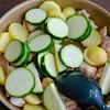 ズッキーニとじゃがいもと鶏肉のめんつゆレモンバター炒めの工程3
