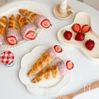 材料4つ いちごチョコパイコロネ