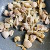 【鶏の旨みたっぷり!】鶏肉と舞茸の炊き込みご飯の工程2