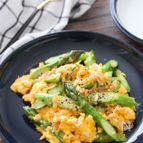 【アスパラとふわふわ卵の彩り炒め】白だしで春の優しい味わい！