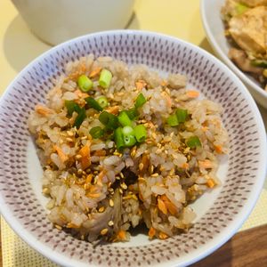 金の作ってみた!投稿(ふっくら美味しい！秋鮭と舞茸の炊き込みご飯)