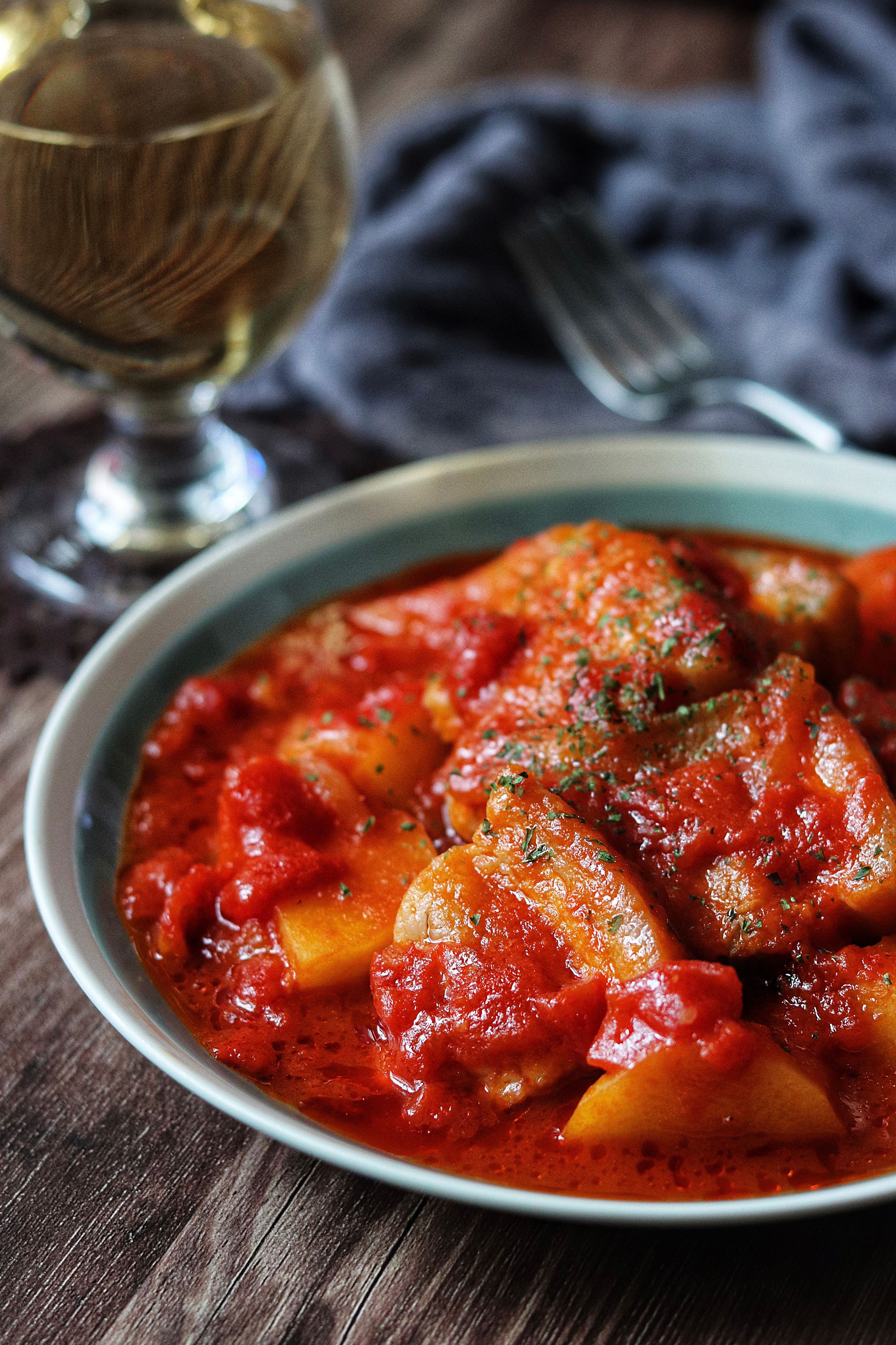 ゴリラのトマト煮込み たこのピリ辛トマト煮 | クラシル