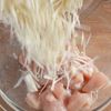 【鶏むねとえのきがあったらこれ】レンジで簡単！旨辛ユッケ風の工程2