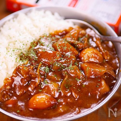 いつもやってる😋レトルトカレーを10倍おいしくする技🤩