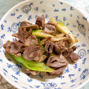 チョビの助の作ってみた!投稿(砂肝と白ネギの塩レモン炒め（食感コリコリ）)