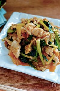 とろみ旨辛♩小松菜と豚キムチ炒め【節約・ご飯すすむ】