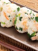 塩鮭とほうれん草のおにぎり