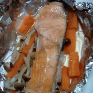 鶏皮坊主の作ってみた!投稿(【鮭ときのこのホイル焼き】フライパンで♬包んで蒸すだけ！)