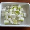 【冬瓜と鶏肉の春雨スープ】切って煮るだけ!の工程1