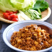 大豆ミート肉味噌のレタス巻き