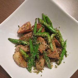 たりおの作ってみた!投稿(カリとろ♡新じゃがとアスパラの塩磯辺和え)