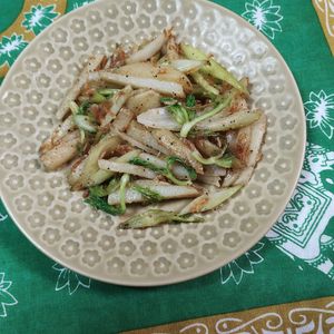 M＊Pの作ってみた!投稿(調味料は1つだけ！じゃがいもと桜えびのエスニックきんぴら)