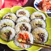 『恵方巻きにも!』キムチ乗せ牛アボカド太巻き