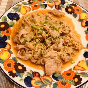puricoの作ってみた!投稿(100万再生！【豚こまとえのきのオイポン炒め】)