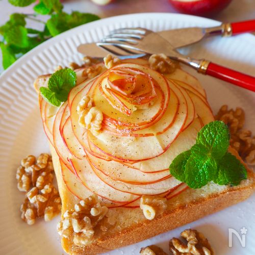 レンジで簡単!見た目もおいしいアップルローズトースト♪