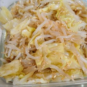 ゆみの作ってみた!投稿(レンジで5分！【もやし×キャベツ旨ダレナムル】やみつき副菜♩)