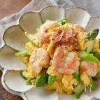 電子レンジで絶品♡【アスパラとえびのふわとろ卵とじ】