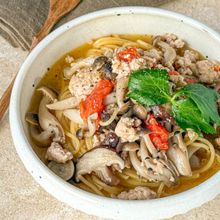ワンパン！味付けこれだけ！ひき肉ときのこの鶏だしスープパスタ