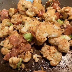 たぐともの作ってみた!投稿(カリフラワーとベーコンのバター醤油炒め)