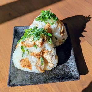 るるる♪の作ってみた!投稿(唐揚げと大葉のおにぎり【唐揚げの残り活用】)