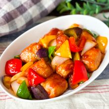 ボリュームたっぷり！肉巻き厚揚げと夏野菜の彩り酢豚風