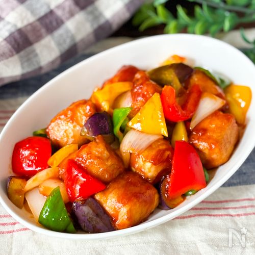 ボリュームたっぷり！肉巻き厚揚げと夏野菜の彩り酢豚風