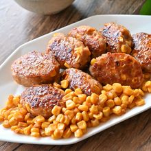 香ばし醤油味で!焼きとうもろこしとたっぷりコーンの肉団子