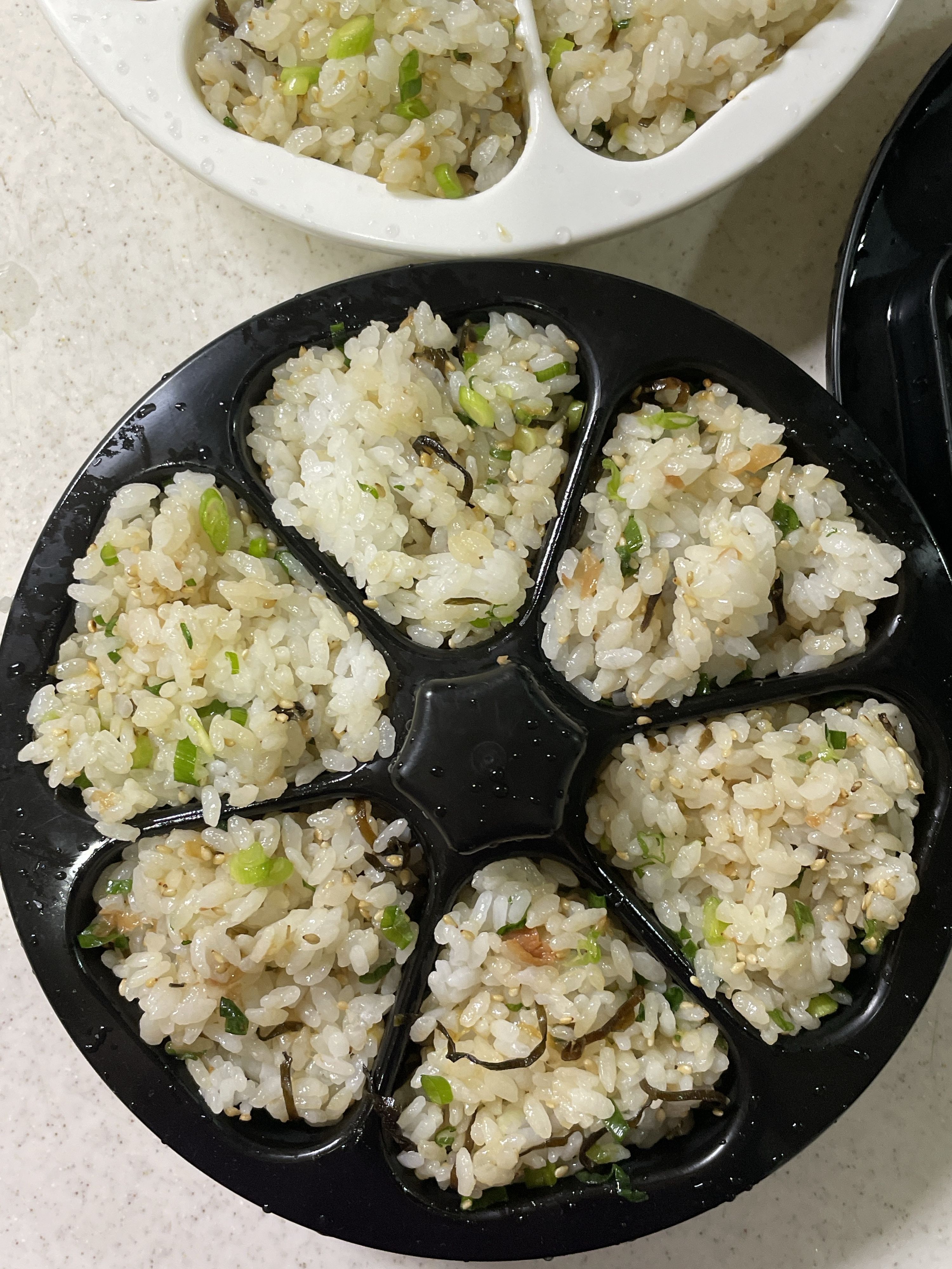 梅塩昆布おにぎり】無限に食べられる！激うま！食べ過ぎ注意w | レシピ