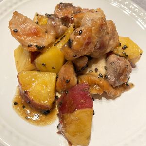 すみれの作ってみた!投稿(【鶏肉とさつまいもの甘辛ごまがらめ】秋食材を美味しく♬︎)