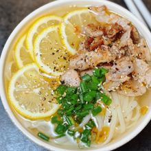 【塩豚レモン冷やしうどん】さっぱり爽やかスタミナもチャージ♪