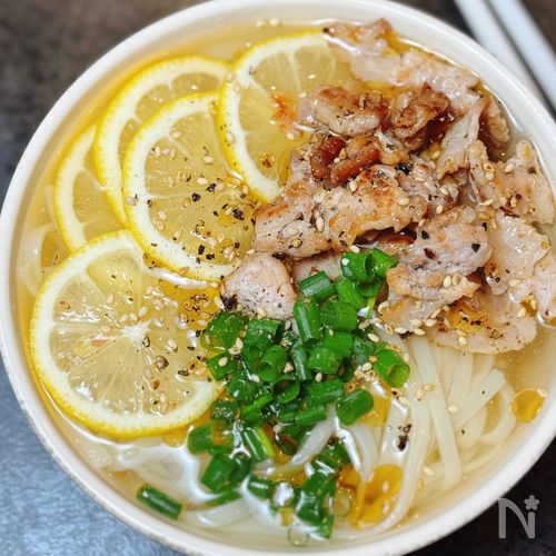 【塩豚レモン冷やしうどん】さっぱり爽やかスタミナもチャージ♪