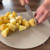 【食卓に出したら喰らいつく】
我が家の最強ガーリックポテトの下準備