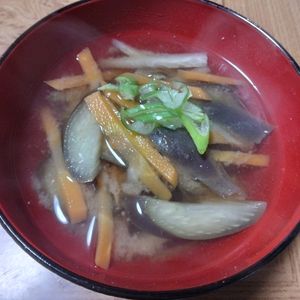 ももの作ってみた!投稿(なすと油揚げの味噌汁【減塩味噌汁】)