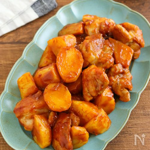隠し味がポイント♡鶏肉とじゃがいものケチャップ炒め