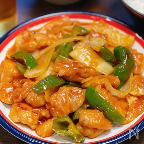 【鶏肉と玉ねぎピーマンのチリソース炒め】ボリュームおかず♪