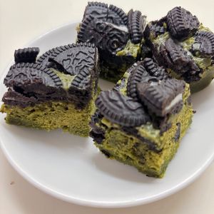 841489の作ってみた!投稿(【ずぼら喫茶の抹茶オレオブラウニー】混ぜてのせてレンジで3分)