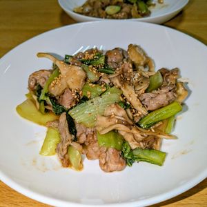 joe sanの作ってみた!投稿(＊牛肉と青梗菜と舞茸のにんにくオイスター炒め＊)